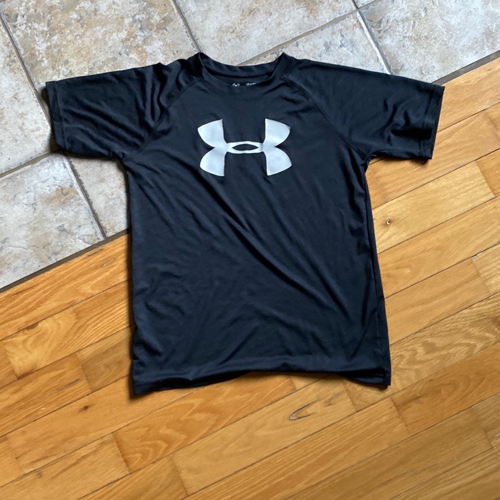 COPY - Boy’s under armor t-shirt size youth large